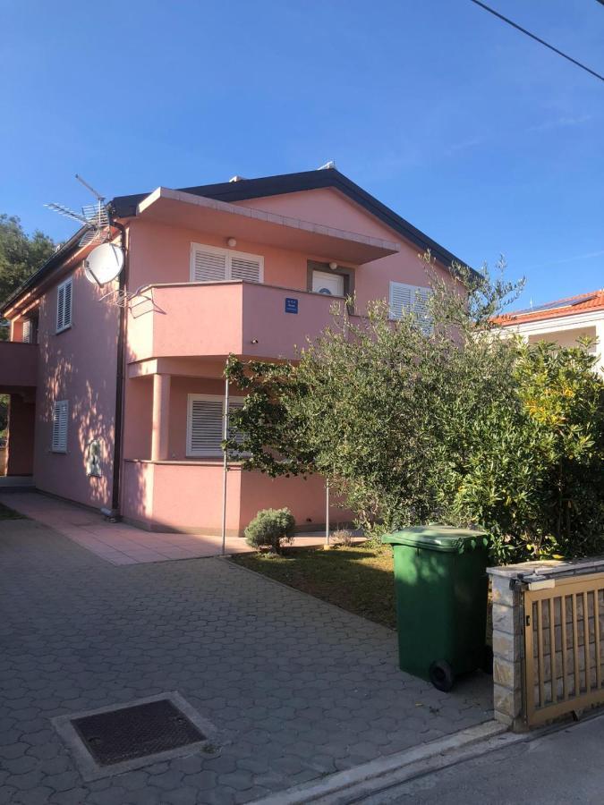 Apartment Milka Vir Bagian luar foto