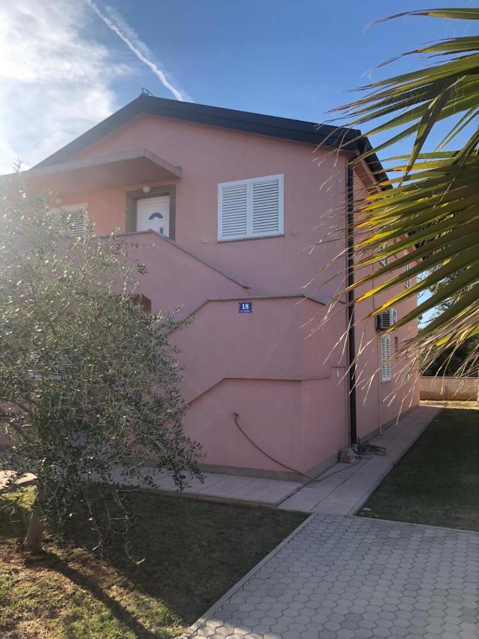 Apartment Milka Vir Bagian luar foto