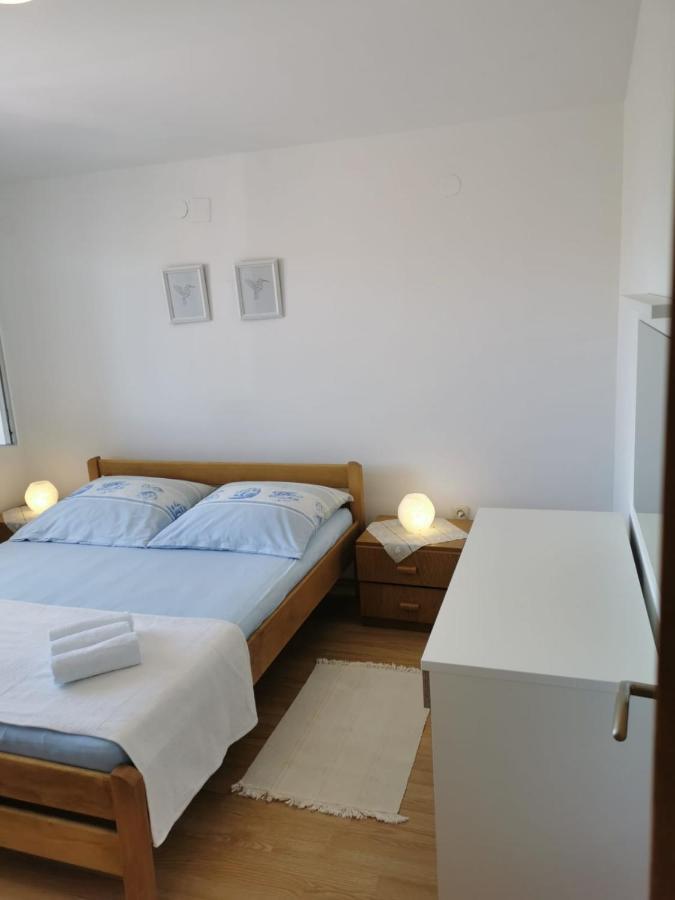 Apartment Milka Vir Bagian luar foto